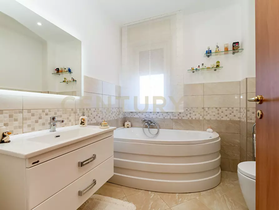 Immagine 32 di Trilocale in vendita  in Via Riccardo Wagner 50 a Acireale