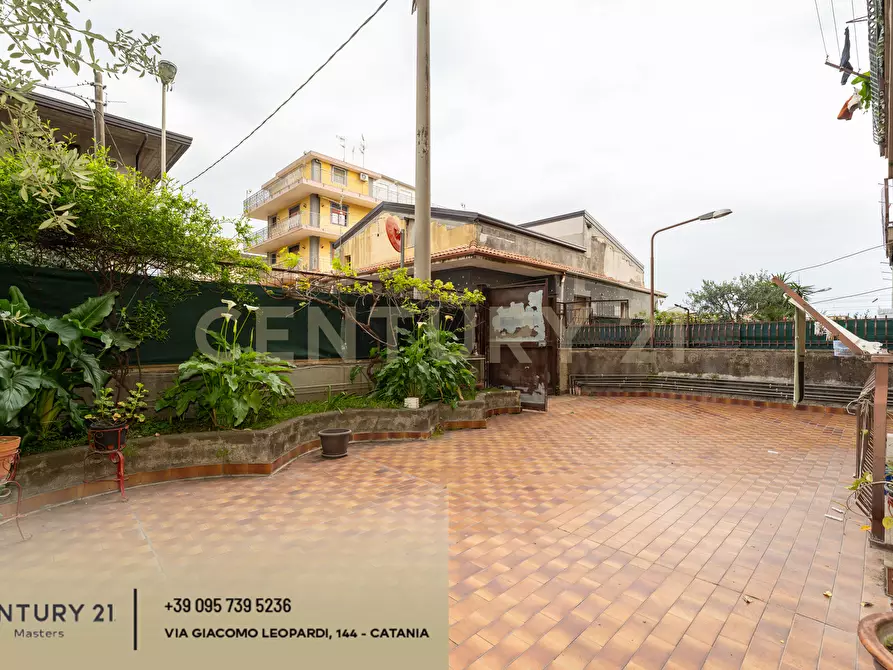 Immagine 34 di Trilocale in vendita  in Via Caduti del Lavoro 2 a Gravina Di Catania