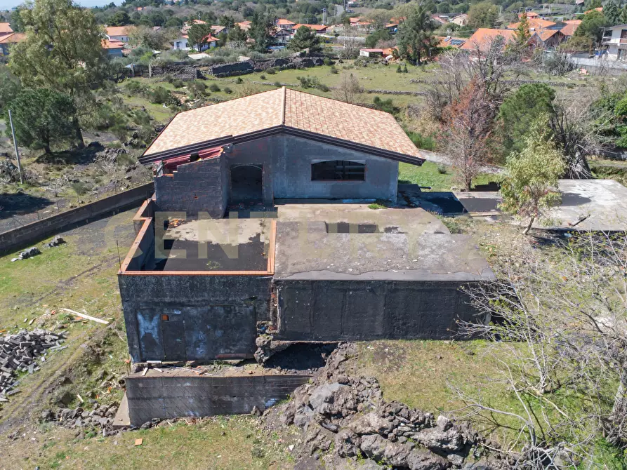 Immagine 12 di Palazzo in vendita  in Via dell'Aria snc a Pedara