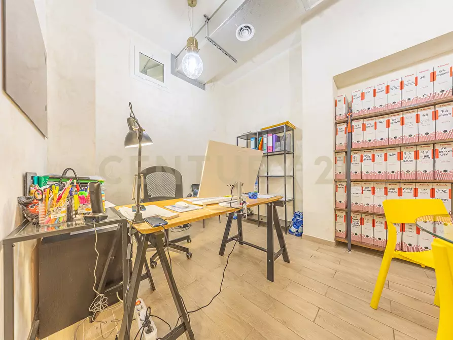 Immagine 22 di Locale commerciale in vendita  in VIA AUGUSTA GENINA 16 a Roma