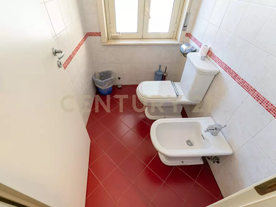 Immagine 36 di Pentalocale in vendita  in Corso Sicilia 64 a Catania