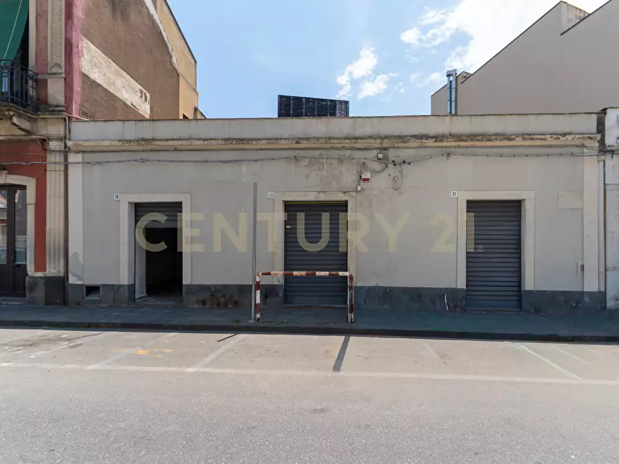 Immagine 1 di Locale commerciale in vendita  in Piazza Guglielmo Marconi 19 a San Gregorio Di Catania