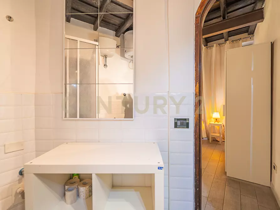 Immagine 21 di Trilocale in vendita  in Via Urbana 80 a Roma