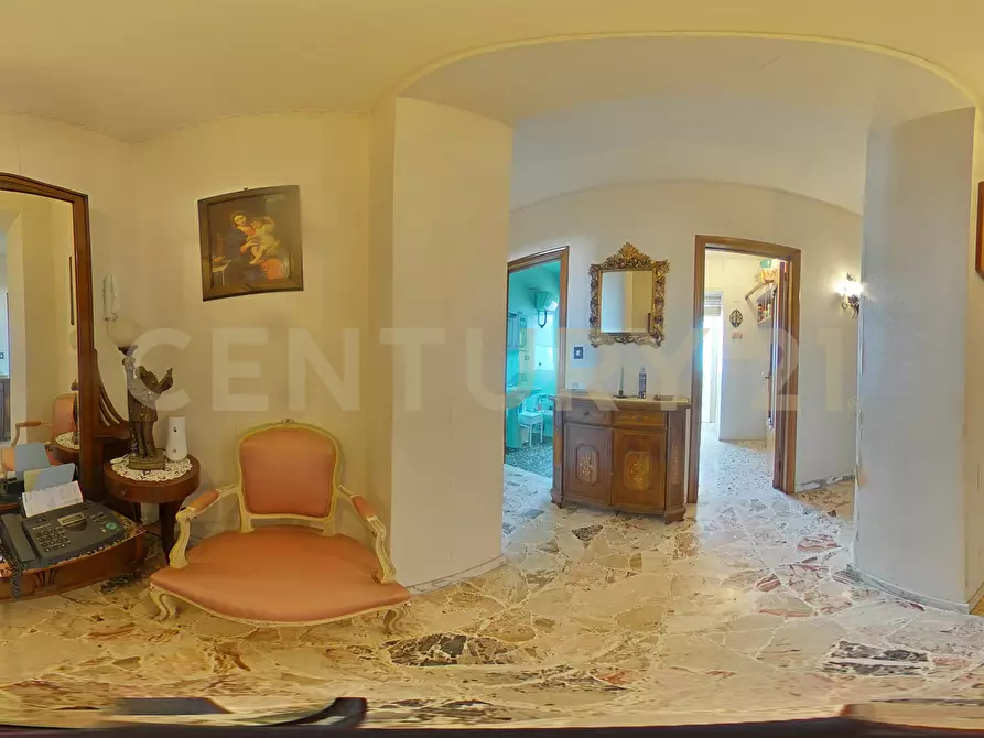 Immagine 45 di Pentalocale in vendita  in Via Messina 523 a Catania