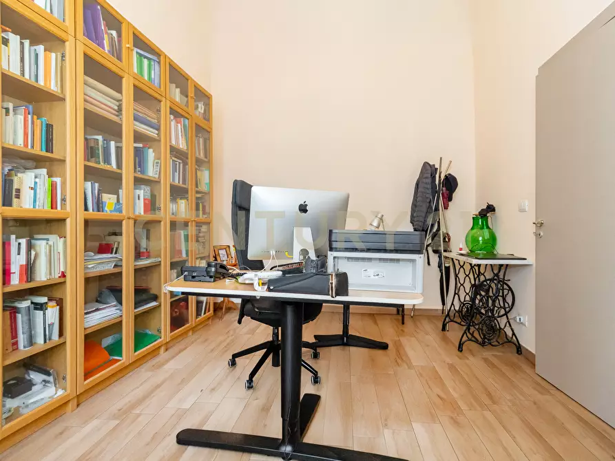 Immagine 16 di Pentalocale in vendita  in Via Recupero 38 a Catania