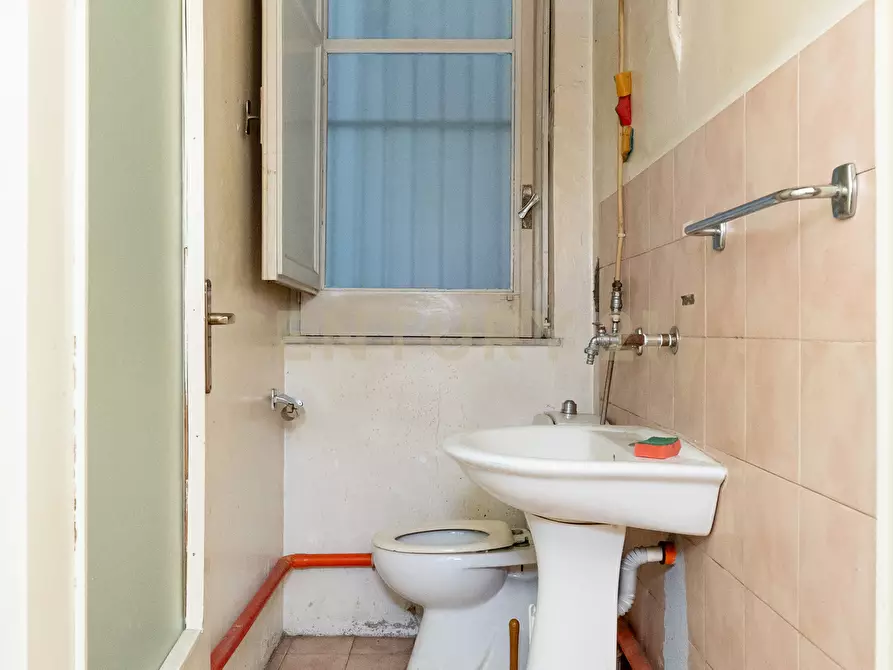 Immagine 20 di Locale commerciale in vendita  in Via Antonio Santangelo Fulci 13 a Catania