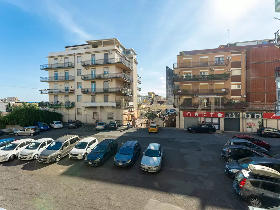 Immagine 26 di Pentalocale in vendita  in Via Fiume 12 a Catania