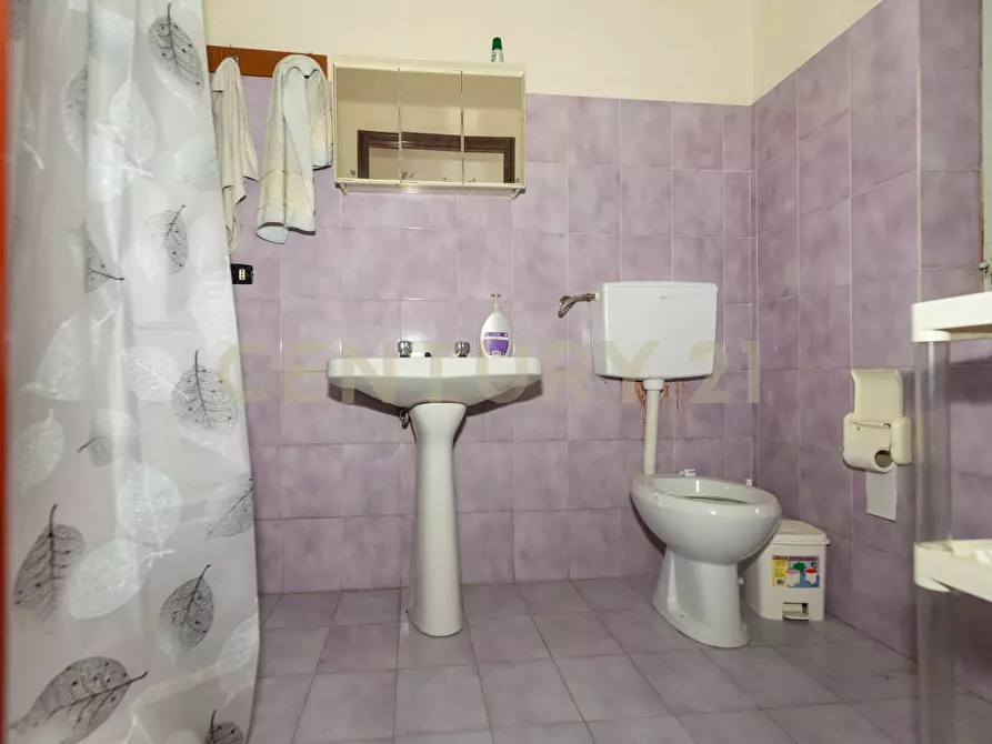 Immagine 46 di Villa in vendita  in Contrada Scolaro Cisterna a Adrano