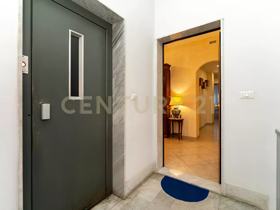 Immagine 16 di Trilocale in vendita  in Via Riccardo Wagner 50 a Acireale