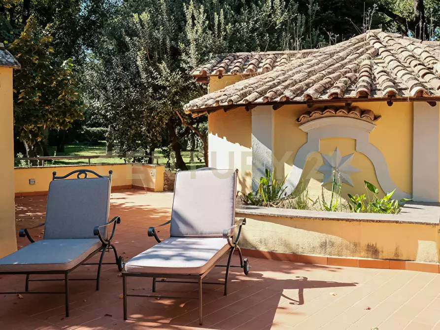Immagine 30 di Villa in vendita  in Via Cassia 1951 a Roma
