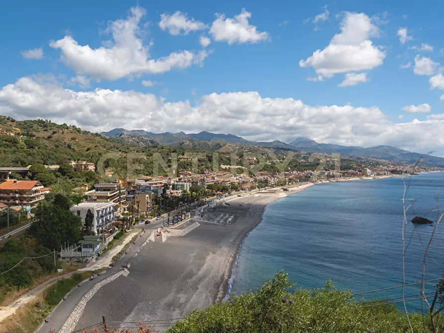 Immagine 1 di Bilocale in vendita  in Via Lungomare 2 a Sant'alessio Siculo