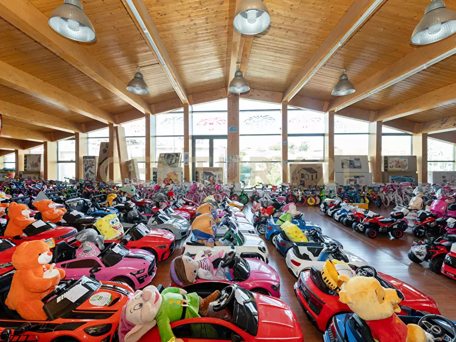 Immagine 44 di Locale commerciale in vendita  in Via Passo Gravina 150 a Catania