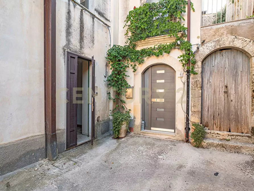 Immagine 35 di Palazzo in vendita  in Via Orologio 3-6 a Palazzolo Acreide