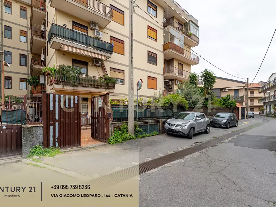 Immagine 39 di Trilocale in vendita  in Via Caduti del Lavoro 2 a Gravina Di Catania