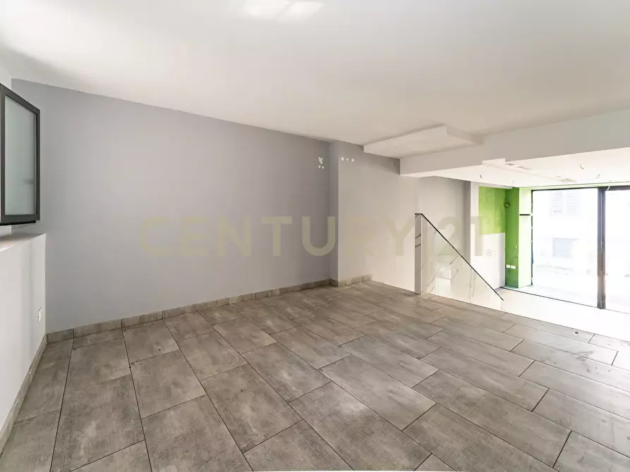 Immagine 22 di Locale commerciale in vendita  in Via Mario Sangiorgi 56 a Catania