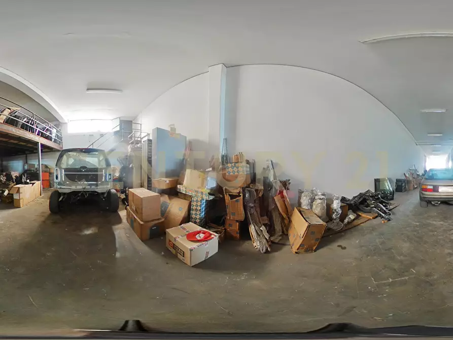 Immagine 40 di Locale commerciale in vendita  in Via Antonio Prestinenza 7 a Catania