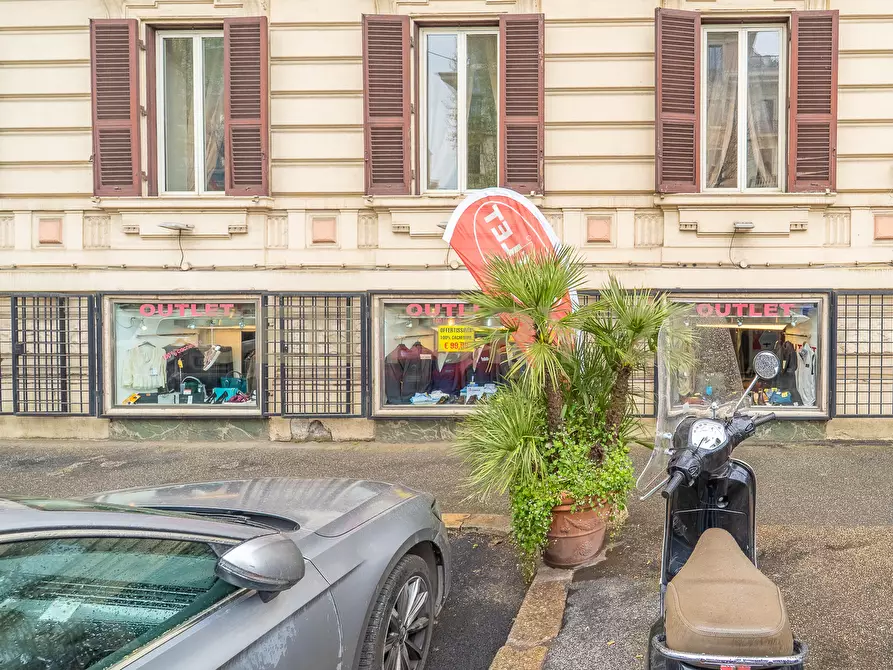 Immagine 5 di Attività commerciale in vendita  in Viale Liegi 49 a Roma