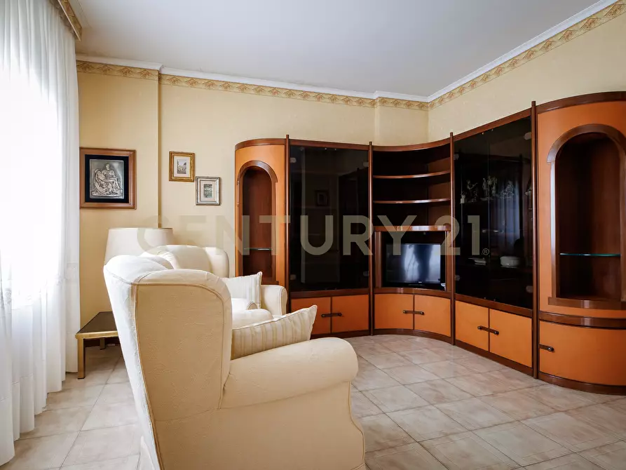 Immagine 5 di Trilocale in vendita  in Via Tazio Nuvolari 210 a Roma