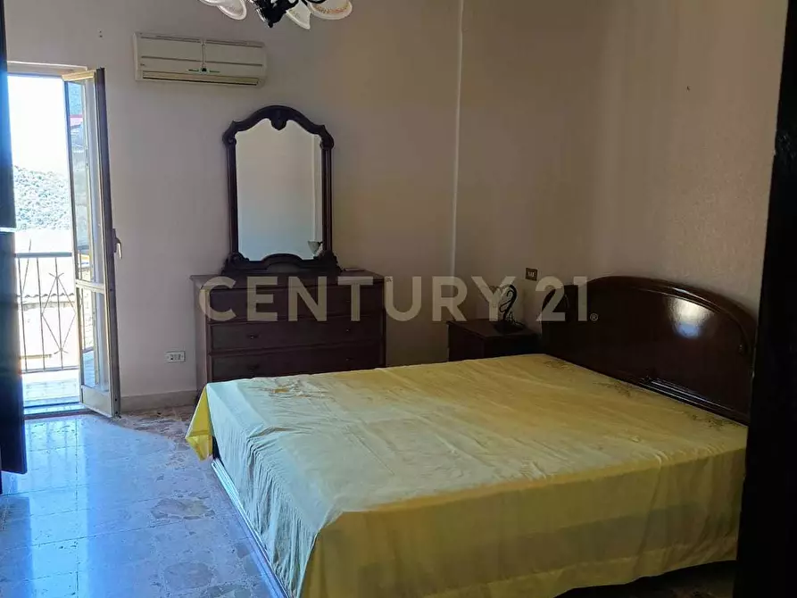 Immagine 4 di Trilocale in vendita  in Via Umberto 182 a Caronia