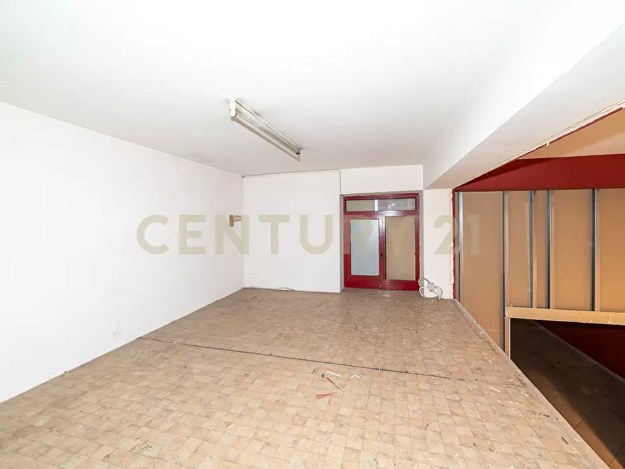 Immagine 26 di Attività commerciale in vendita  a Misterbianco