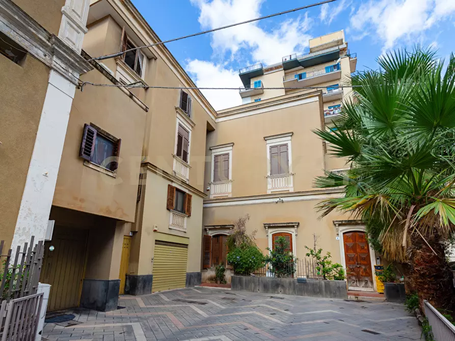 Immagine 13 di Palazzo in affitto  in Viale Regina Margherita 16 a Catania
