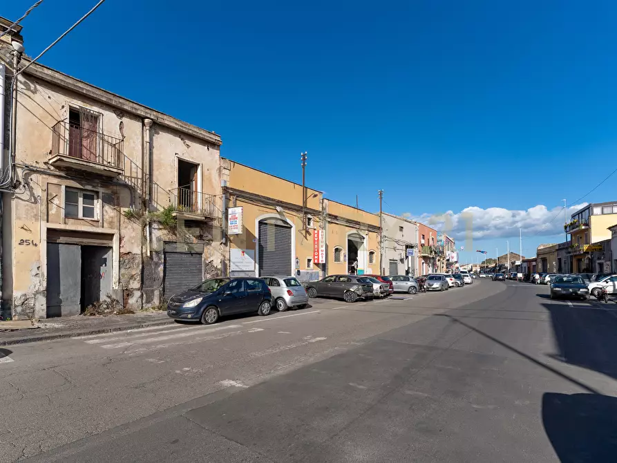 Immagine 1 di Casa indipendente in vendita  in Via Zia Lisa 252 a Catania