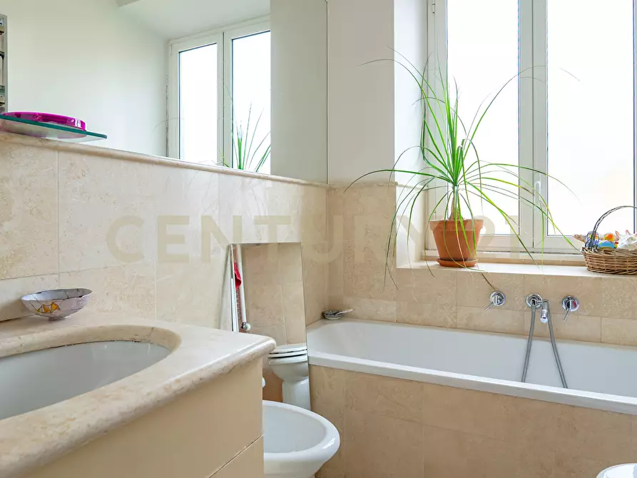 Immagine 15 di Quadrilocale in vendita  in Via Agri 3 a Roma