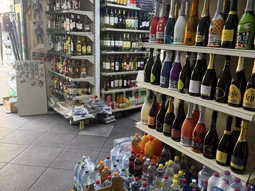 Immagine 7 di Locale commerciale in vendita  in Via Antonino di Sangiuliano 255 a Catania