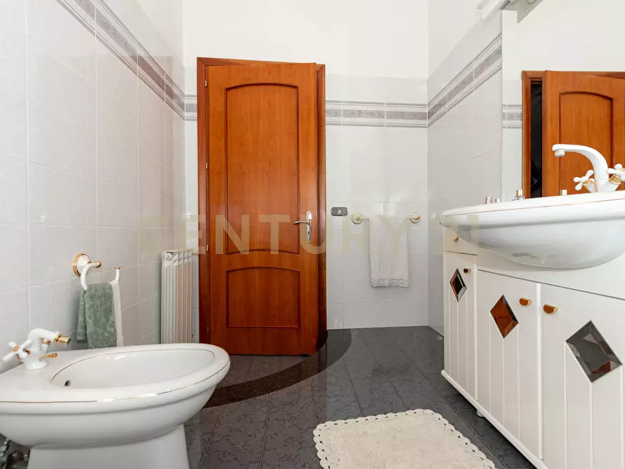 Immagine 43 di Pentalocale in vendita  in Piazza Giovanni Longo 122 a Misterbianco