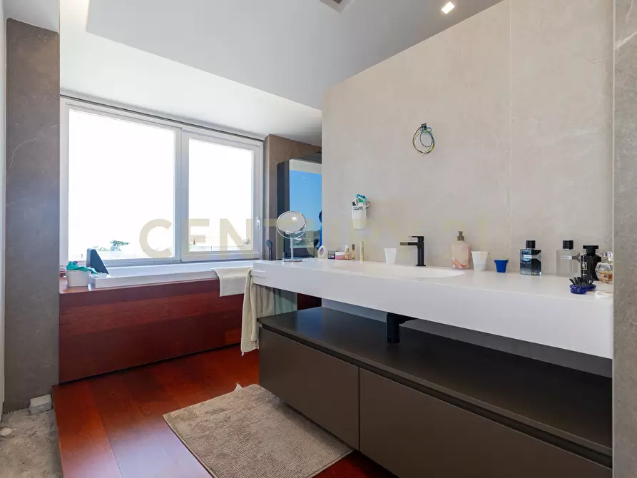 Immagine 66 di Villa in vendita  in SS284 a Adrano