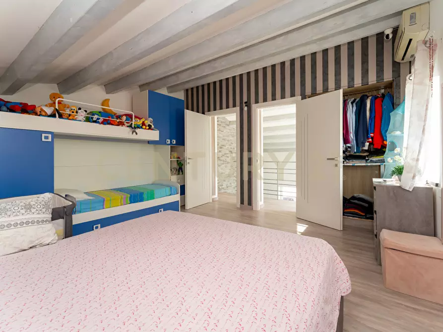 Immagine 39 di Villa in vendita  in Via Immacolata a Catania
