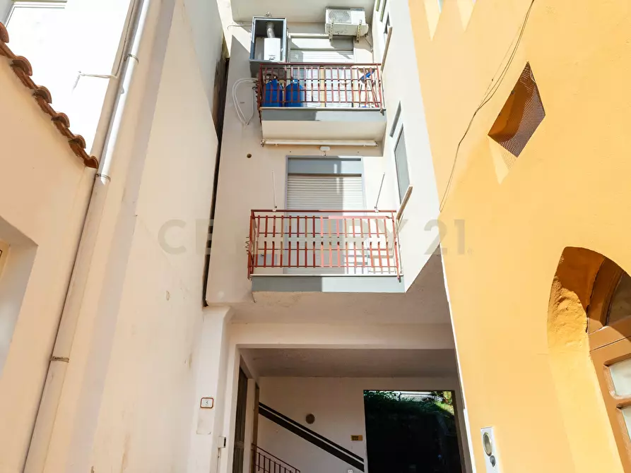 Immagine 2 di Quadrilocale in vendita  in Via Cavour 5 a Sant'alessio Siculo
