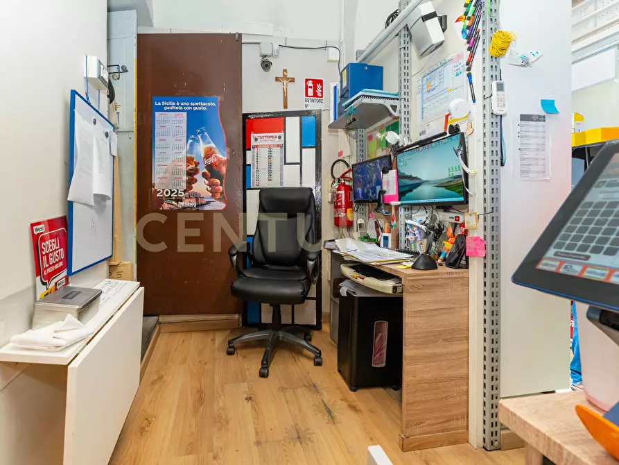 Immagine 17 di Tabaccheria in vendita  in Piazza Grande 11 a Catania