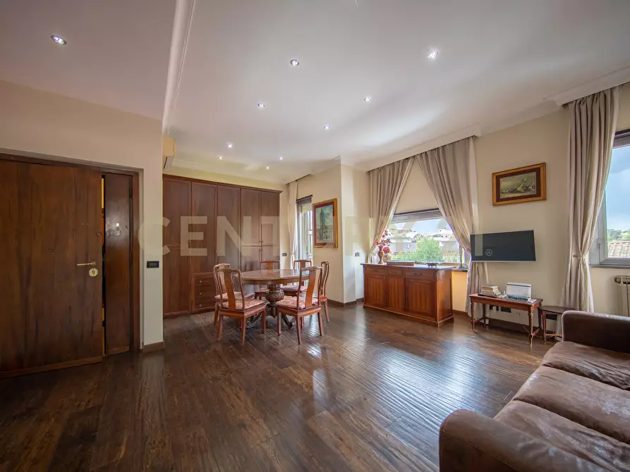 Immagine 3 di Trilocale in vendita  in Via Aurelia 301 a Roma