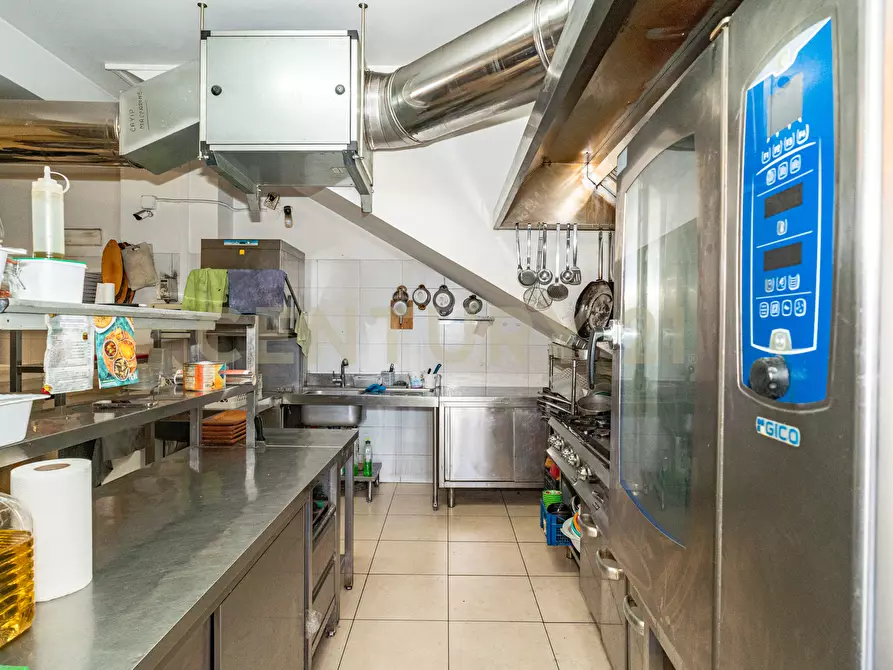 Immagine 5 di Pizzeria / Pub in vendita  in Piazza Don Diego snc a Pedara