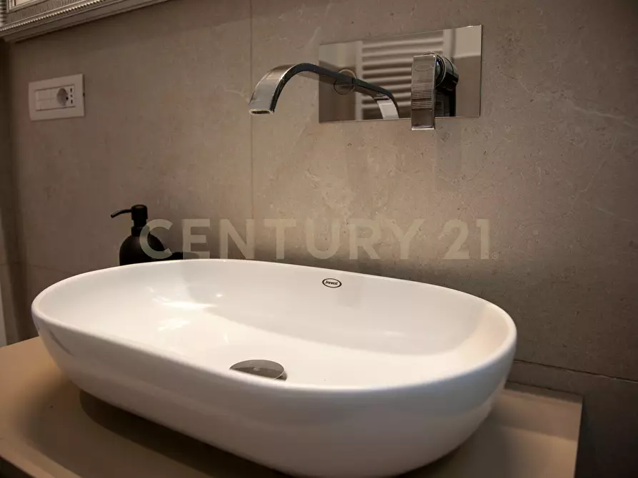 Immagine 19 di Bilocale in affitto  in Via Montecristo 10 a Roma