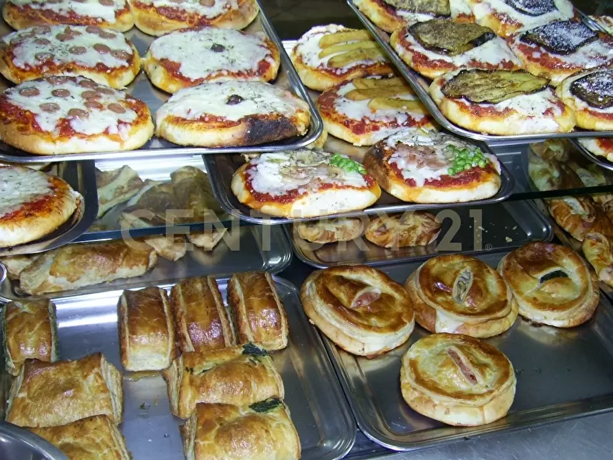 Immagine 16 di Pizzeria / Pub in vendita  in Via della Regione 1 a San Giovanni La Punta