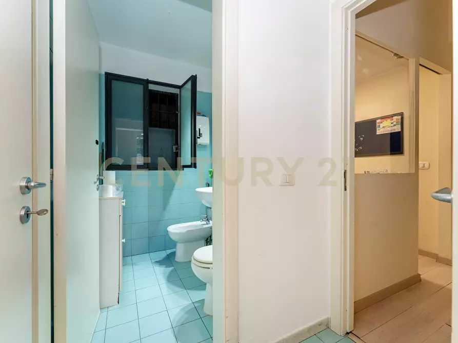 Immagine 24 di Locale commerciale in vendita  in Corso delle Province 23 a Catania