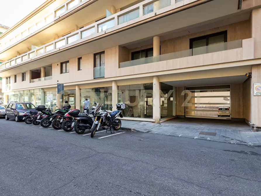 Immagine 33 di Locale commerciale in vendita  in Via Milano 85 a Catania