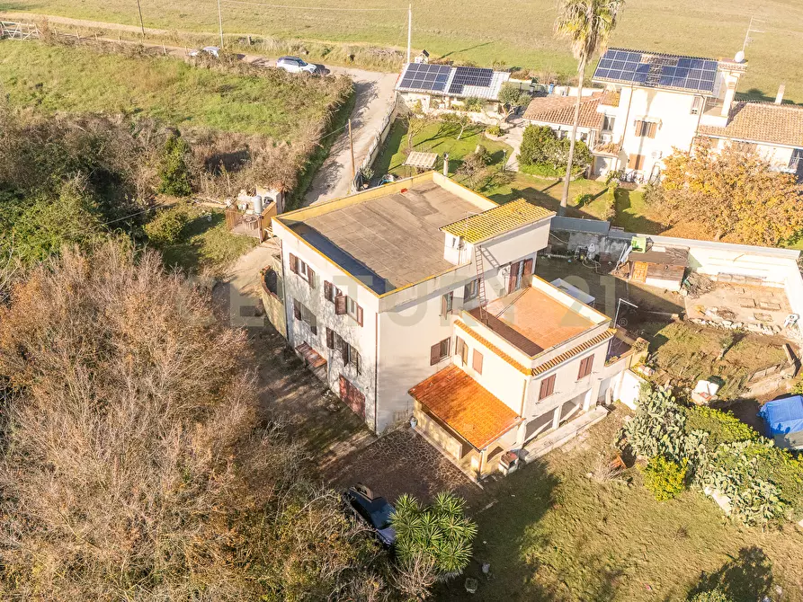Immagine 2 di Villa in vendita  in Via Ombrone 9 a Aprilia