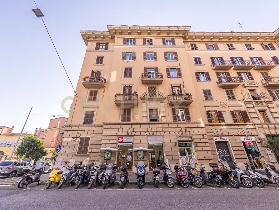 Immagine 40 di Quadrilocale in vendita  in Via Nemorense 26/28 a Roma