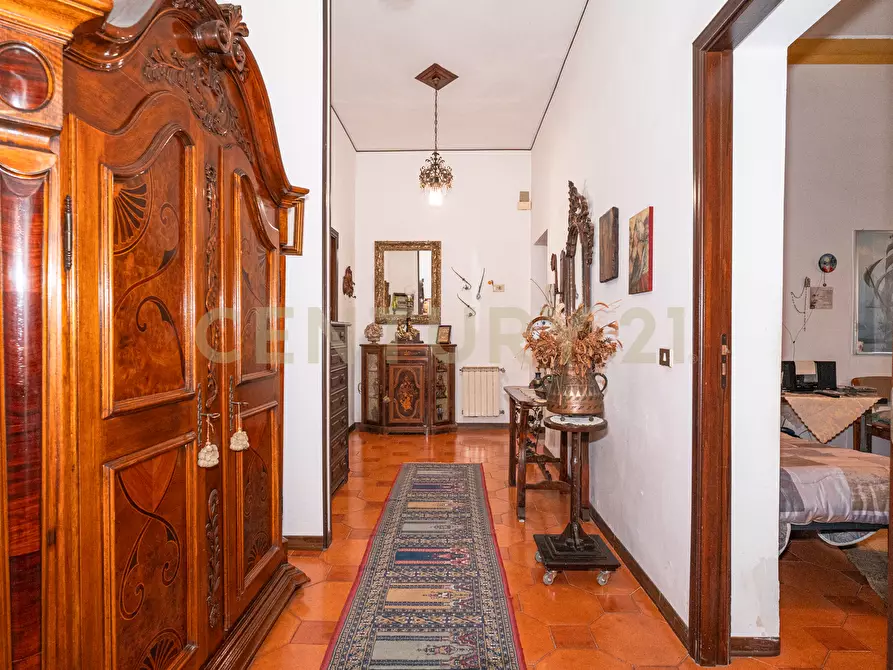 Immagine 13 di Pentalocale in vendita  in Via Pulei 49A a Mascalucia