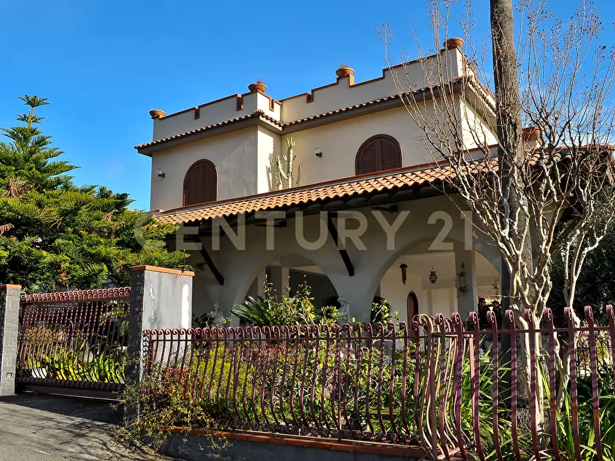 Immagine 2 di Villa in vendita  in Via Musumeci 47 a Giarre