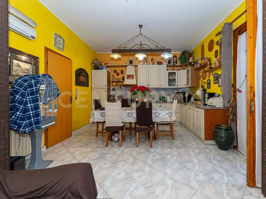 Immagine 15 di Pentalocale in vendita  in Via Antonio de Curtis 27 a Misterbianco