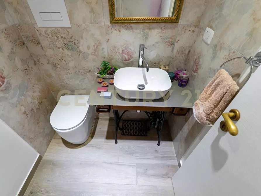 Immagine 26 di Quadrilocale in vendita  in Via Ludovico Ariosto 27 a Acireale