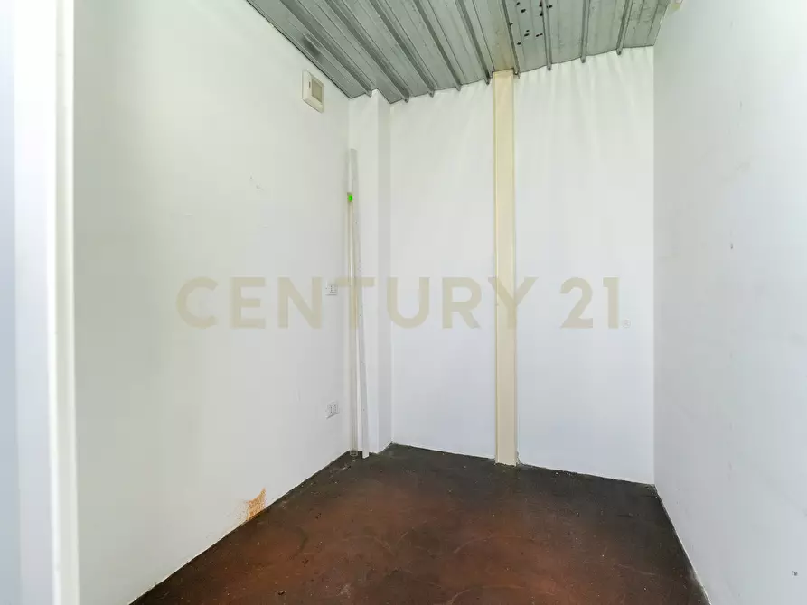 Immagine 16 di Locale commerciale in vendita  in Via Francesco Riso 72/C a Catania