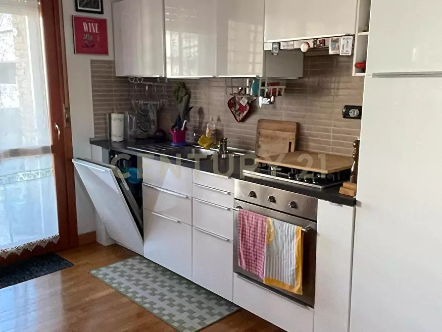 Immagine 7 di Bilocale in affitto  in via Giuseppe De Santis 3 a Roma