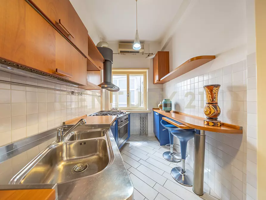 Immagine 12 di Trilocale in vendita  in Via Bevagna 56 a Roma