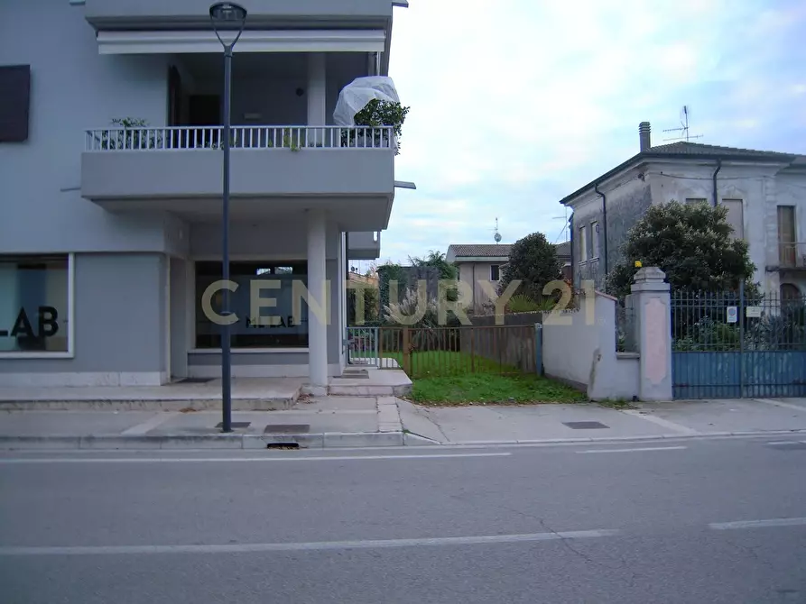 Immagine 9 di Locale commerciale in affitto  in Via Umberto I 53 a Bovolone