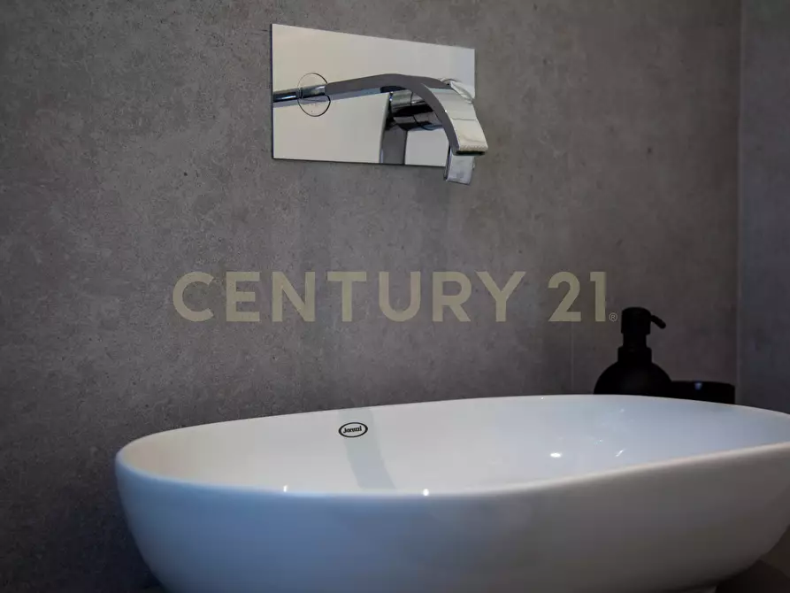 Immagine 49 di Bilocale in affitto  in Via Montecristo 10 a Roma